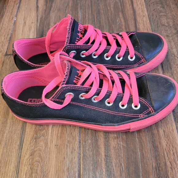 Converse Low Top Black and Pink Chucks - Picture 2 of 8
